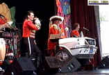 010519PaulBand.jpg (33846 bytes)