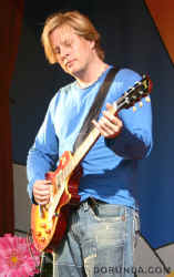 050514GunnarNelson0492.jpg (76531 bytes)
