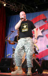 060527ArmyVolunteersBand4180.jpg (85391 bytes)