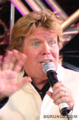 070603PeterNoone6876Crop.jpg (68685 bytes)
