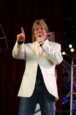 070603PeterNoone6880.jpg (60184 bytes)