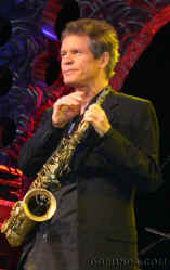 071109DavidSanborn8222.jpg (70767 bytes)