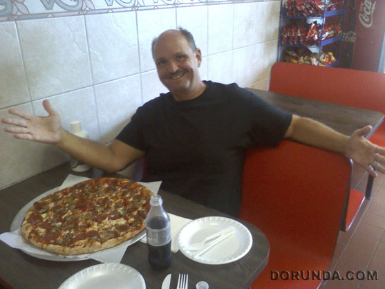 110818GDPizzaBrunos676A0918.jpg (71615 bytes)