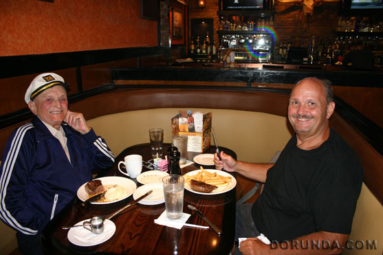 111007GDDadSteakDinnerLonghornColumbiaSC5183.jpg (84016 bytes)
