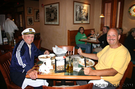111009GDDadDinnerCarrabbas5318.jpg (92541 bytes)