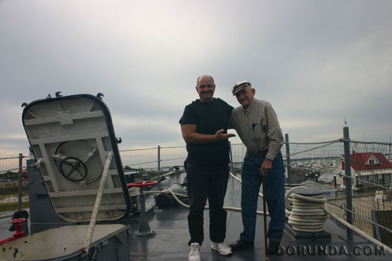121018GDDadDestroyerCharlestonNavyMuseumSC7304.jpg (60848 bytes)