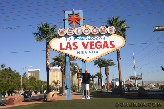 131025GDVegasSignLasVegasNV8514.jpg (93404 bytes)